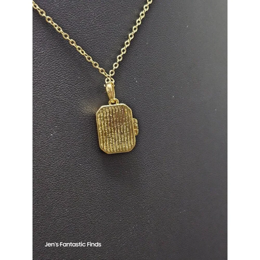 Gold Greenwich Locket Necklace With‎ Chain New